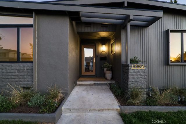 17156 Bullock, Encino, CA 91316