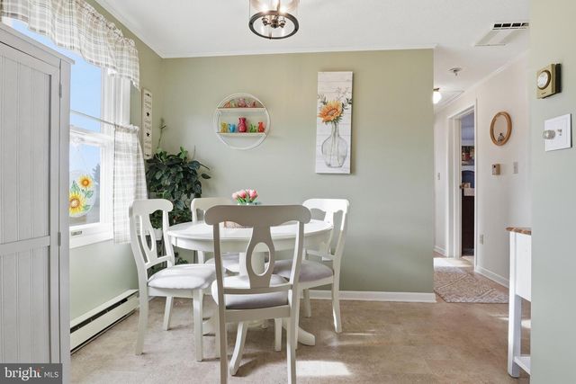 22 SPRUCE LN, New Oxford, PA 17350