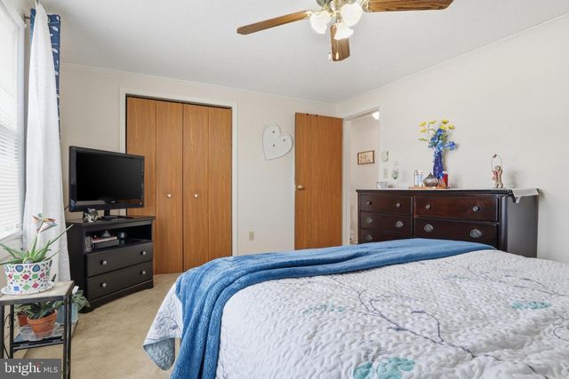 22 SPRUCE LN, New Oxford, PA 17350