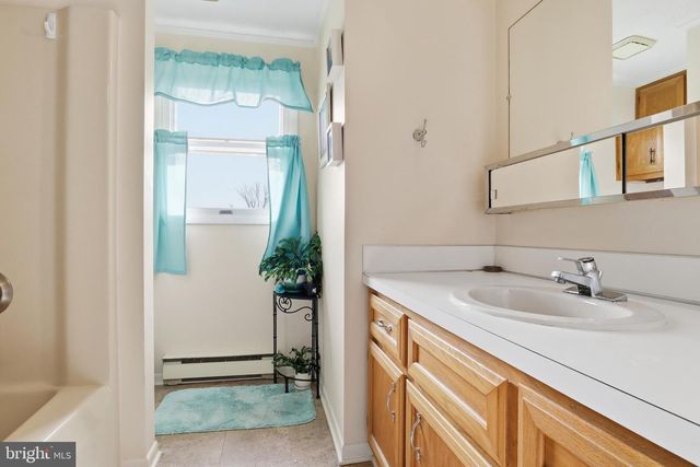 22 SPRUCE LN, New Oxford, PA 17350