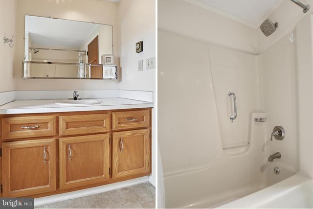 22 SPRUCE LN, New Oxford, PA 17350