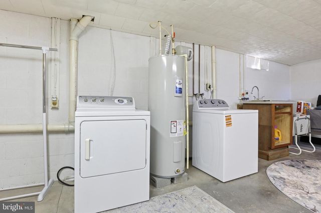 22 SPRUCE LN, New Oxford, PA 17350