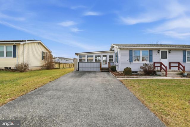 22 SPRUCE LN, New Oxford, PA 17350