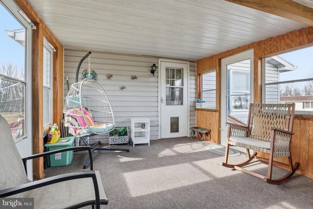 22 SPRUCE LN, New Oxford, PA 17350