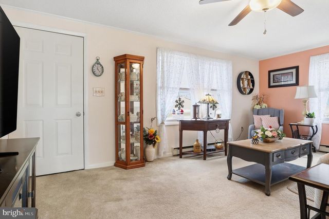 22 SPRUCE LN, New Oxford, PA 17350