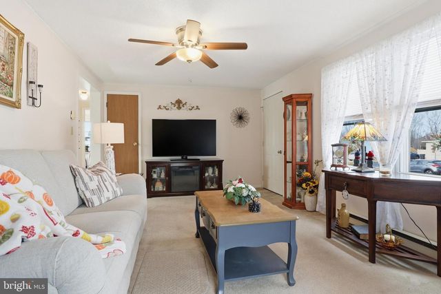 22 SPRUCE LN, New Oxford, PA 17350