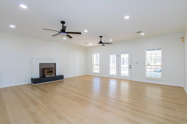 8700 OLD WARREN Road, Pine Bluff, AR 71603