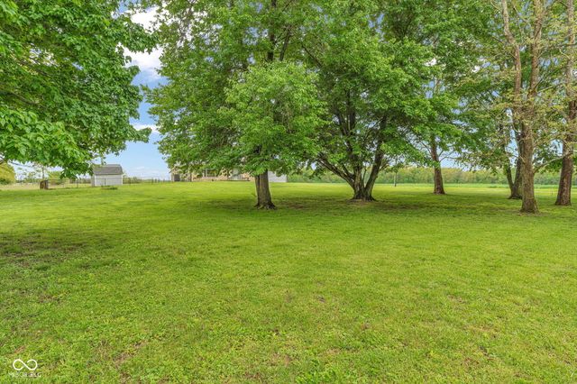 241 S County Road 450 W, Danville, IN 46122