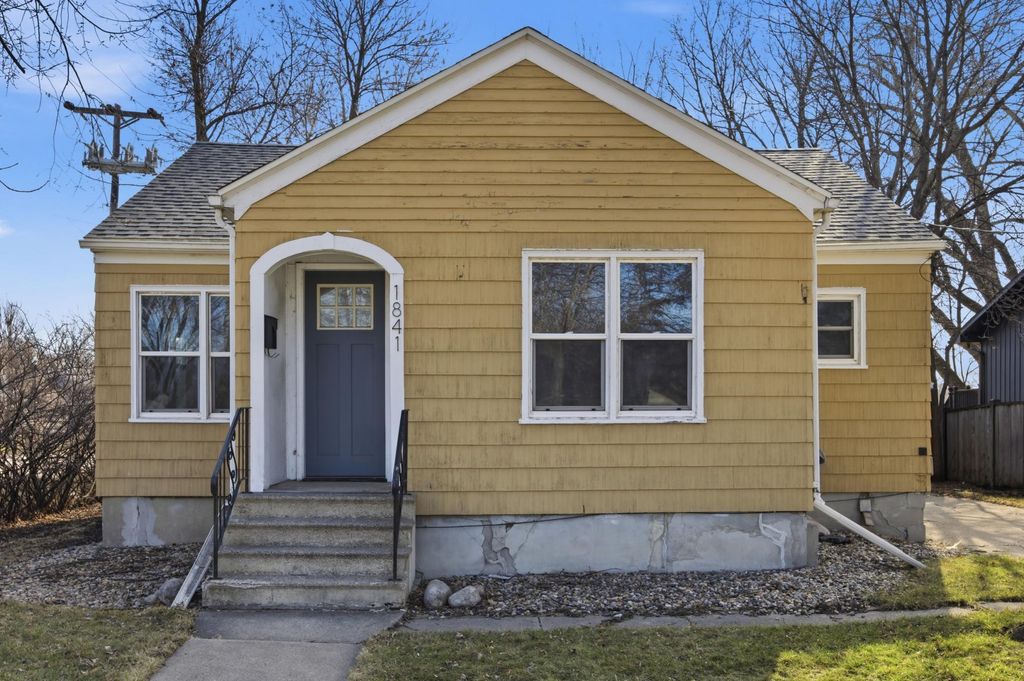 1841 3rd Street N, Fargo, ND 58102