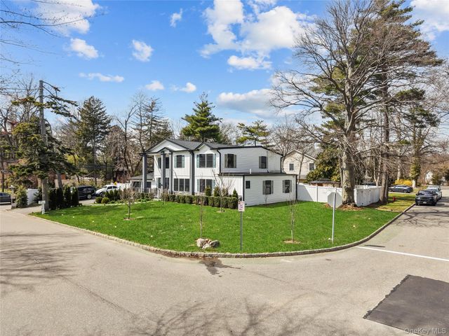 2 Pine Drive S, Roslyn, NY 11576