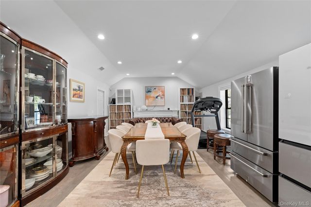 2 Pine Drive S, Roslyn, NY 11576