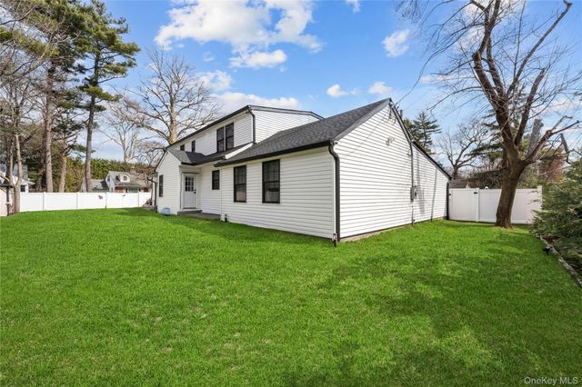 2 Pine Drive S, Roslyn, NY 11576