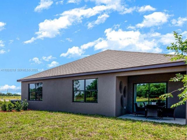 9521 Silver Sands Ln, Fort Pierce, FL 34945