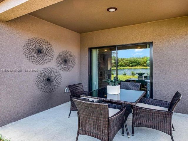 9521 Silver Sands Ln, Fort Pierce, FL 34945