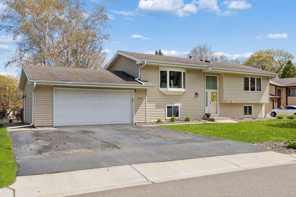 6766 Cottonwood Lane N, Maple Grove, MN 55369