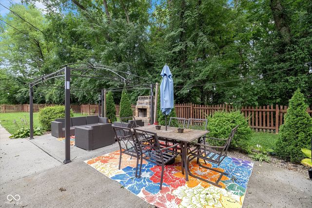 8889 Cholla Road, Indianapolis, IN 46240