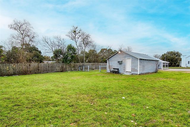 820 N Jefferson ST, La Grange, TX 78945