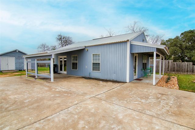 820 N Jefferson ST, La Grange, TX 78945
