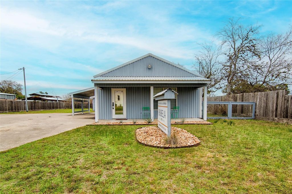 820 N Jefferson ST, La Grange, TX 78945
