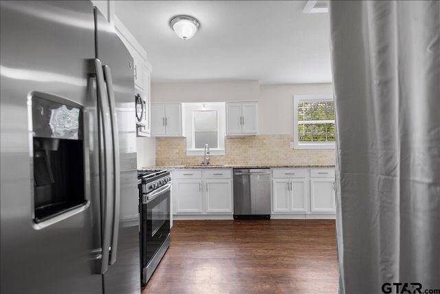 2001 E Lake, Tyler, TX 75701