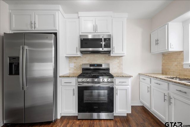 2001 E Lake, Tyler, TX 75701