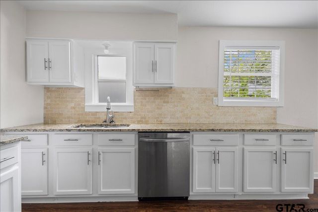 2001 E Lake, Tyler, TX 75701