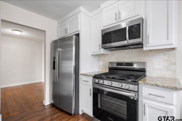 2001 E Lake, Tyler, TX 75701