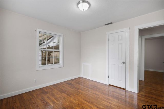 2001 E Lake, Tyler, TX 75701