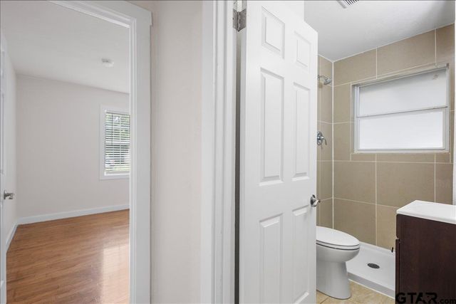 2001 E Lake, Tyler, TX 75701