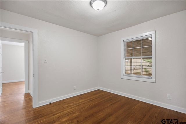 2001 E Lake, Tyler, TX 75701