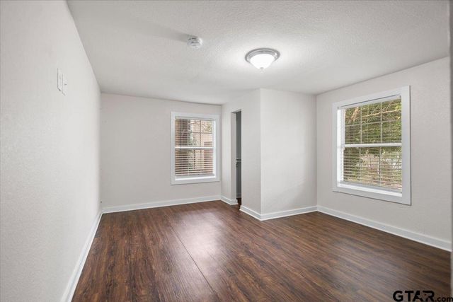 2001 E Lake, Tyler, TX 75701