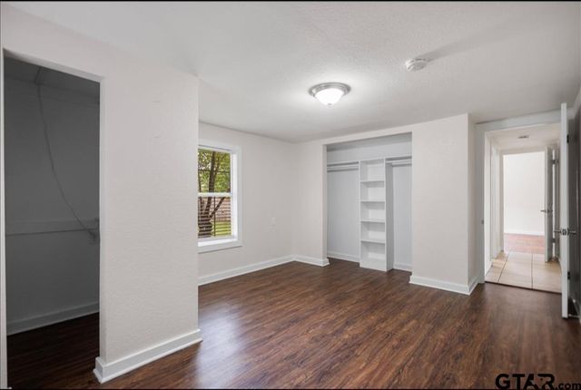 2001 E Lake, Tyler, TX 75701