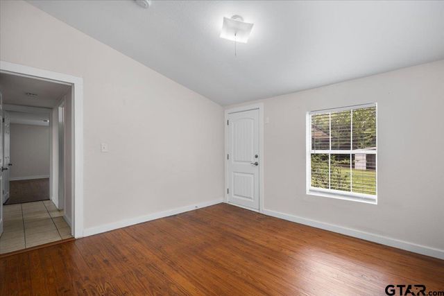 2001 E Lake, Tyler, TX 75701