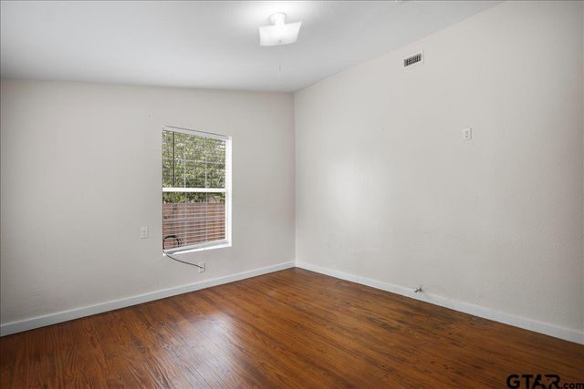 2001 E Lake, Tyler, TX 75701