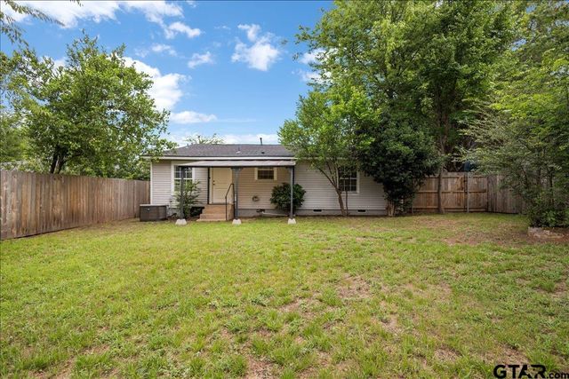 2001 E Lake, Tyler, TX 75701