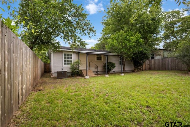 2001 E Lake, Tyler, TX 75701