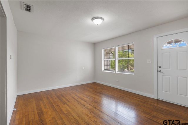 2001 E Lake, Tyler, TX 75701