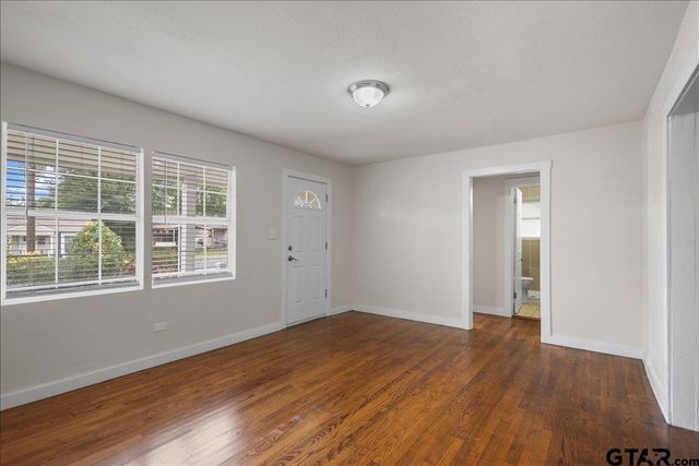 2001 E Lake, Tyler, TX 75701