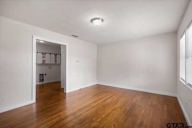 2001 E Lake, Tyler, TX 75701