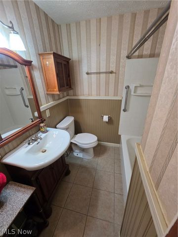 490 Bonshire Road, Akron, OH 44319