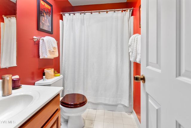 100 Wonderland Drive 5d, Abingdon, VA 24211