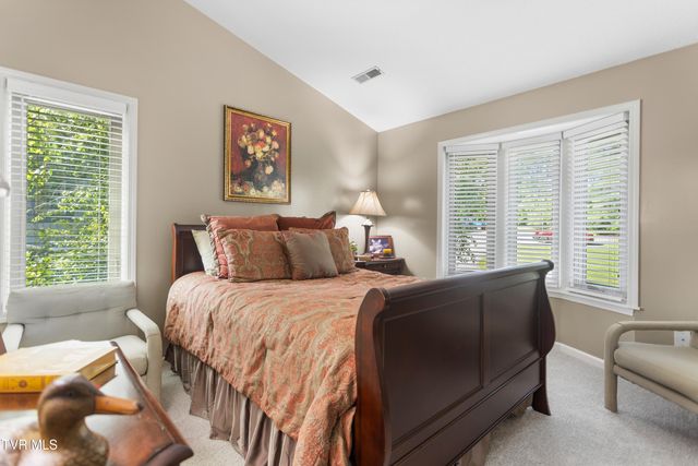 100 Wonderland Drive 5d, Abingdon, VA 24211