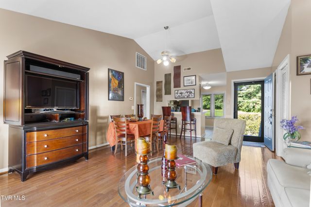 100 Wonderland Drive 5d, Abingdon, VA 24211