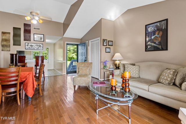 100 Wonderland Drive 5d, Abingdon, VA 24211