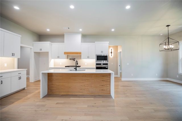 19 Nairn Lane, Bella Vista, AR 72715