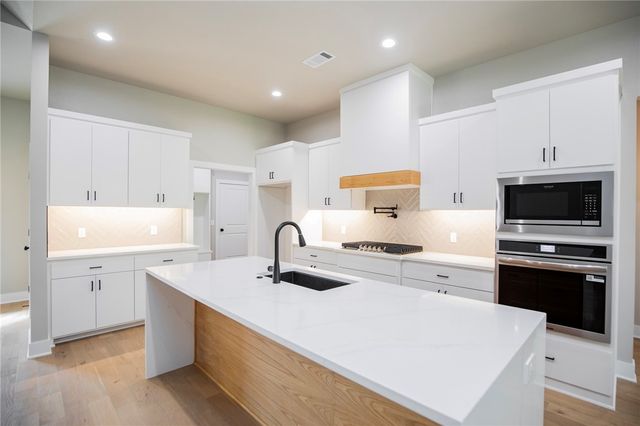 19 Nairn Lane, Bella Vista, AR 72715