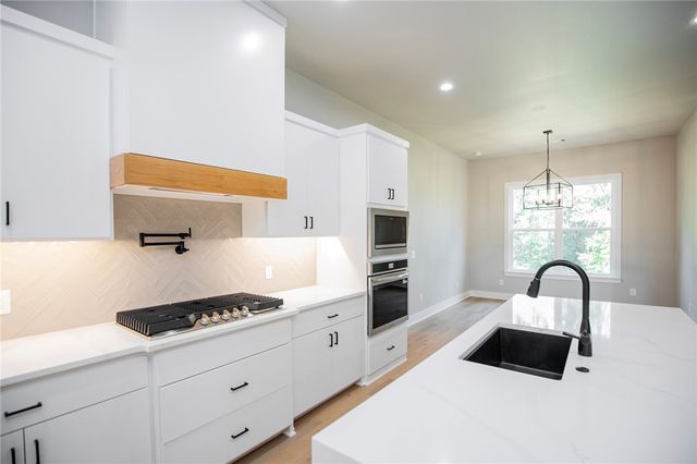 19 Nairn Lane, Bella Vista, AR 72715