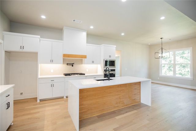 19 Nairn Lane, Bella Vista, AR 72715