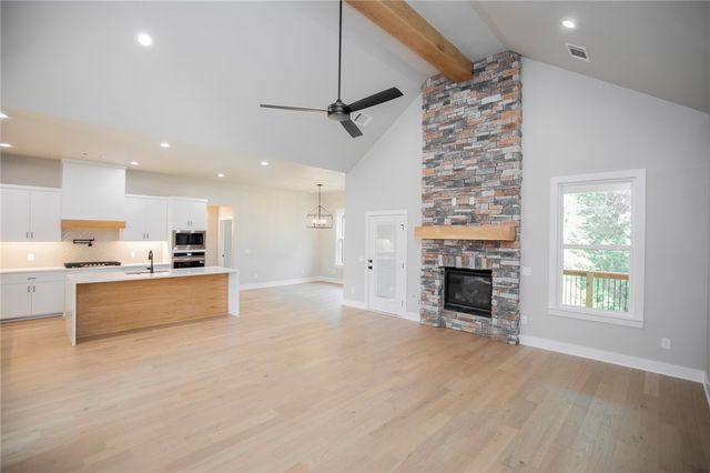 19 Nairn Lane, Bella Vista, AR 72715