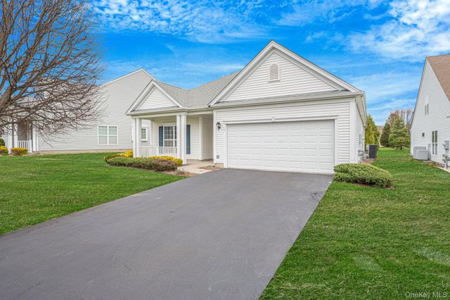 16 Oakhurst Court, Mount Sinai, NY 11766